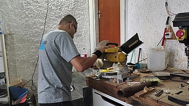 Vovô do garoto virgem, pregou a piroca na Tiffany Montavani encima do carro pois a tarada não tinha dinheiro para pagar o velhinho e foi no xerecard, buceta Pix