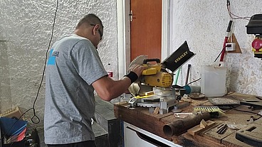 Vovô do garoto virgem, pregou a piroca na Tiffany Montavani encima do carro pois a tarada não tinha dinheiro para pagar o velhinho e foi no xerecard, buceta Pix