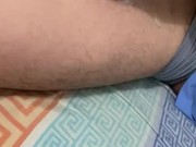 Me masturbo y eyaculo en mi cama