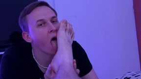 hungry foot fetishist eating my smelly feet & lick them clean [4k]