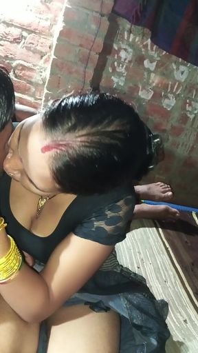 Desi Newly Married Girlfriend Hardcore Fuck in Sexy Saree