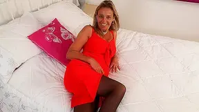 This Naughty Step mom Loves To Play With Her Pussy - MatureNL