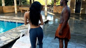 comi a clinte da minha patroa na casa da minha patroa ela pediu massagem e acabo sentando gostoso