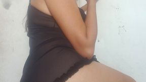 Joven mamá tocandose