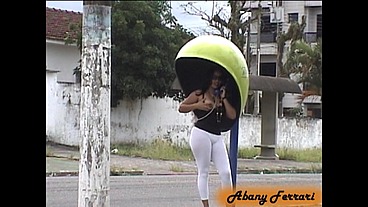 Exibicionismo na Rua de Calça Legging Transparente, mostrando a calcinha socada na Bunda