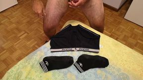 Cicci77 prepares new fetishes for her friends and fans, masturbating Pedro and cumming on the boxers to make you more horny!!