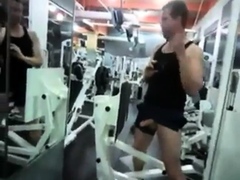 masturbandose en el gym