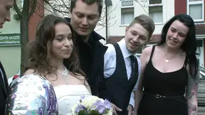 Wedding day surprise - huge assed beauty gets banged
