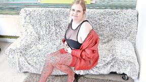 ”Naughty mature BBW playing with her snatch”