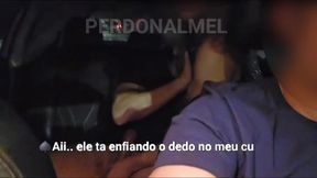 alem de ficar de motorista enquanto a melhotwife chupava o amigo, o marido teve q emprestar a camisinha pro macho poder me comer gostoso no carro