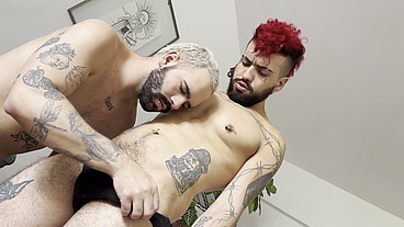 Meti sem capa no tatuador