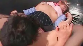 Chica Japonesa Estimulando Coño Con Juguete Y Dedos