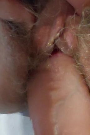 Amateur MILF Has an Orgasm with a Stranger.