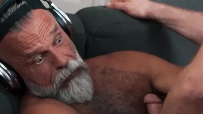 MEN - Daddy Cakes Sucks His Boyfriend Daddy John's Dick While He Is Gaming, Then Takes A Ride