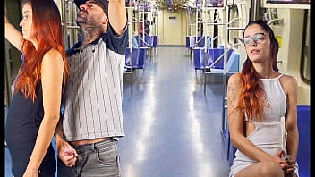 Estudante safada leva encoxada no transporte p&uacute_blico!