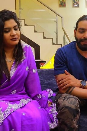Honey Desi Bhabhi Gets Naughty in Saree