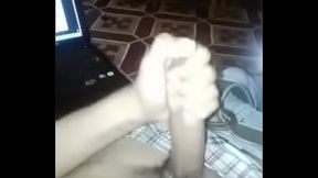 Hetero se pajea enga&ntilde_ado