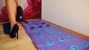 Pump up inflatable air mattress with feet