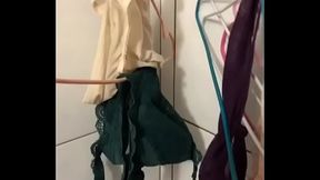 女友美容師很騷 內褲故意曬在浴室,都給客人欣賞打手槍