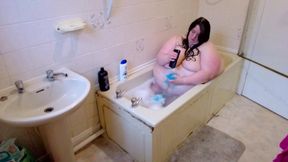 Sbbw attempts to take a bath, can she fit?
