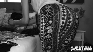 Erin Everheart, una pechugona tatuada con tacones altos, recibe una fuerte follada anal de su hombre en el baño.