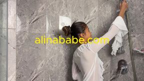 Amateur Asian Girl Shows How She Takes A Bath