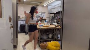 How a Mistress Bakes Cookies