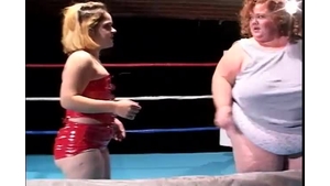 Kinky wrestling midgets' lesbo-mania