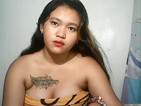 sexypreggy18 brings blonde, beauty, and webcam like never before!