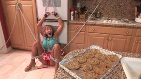 I tied my stepmother with chains and fucked her...