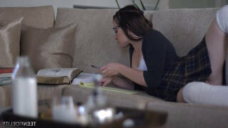 Siemensyöksy, runkkaus – kovacorea klipsi isoista tisseistä ja teiniäidistä Alison Rey saa kovaa perseenpanoa Ryan Madisonin toimesta.