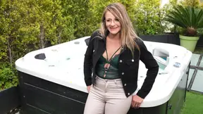 Amateur MILF Alicya gets double fucked in front of her husband