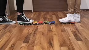 Sina & Sabrina - crushing small toycars