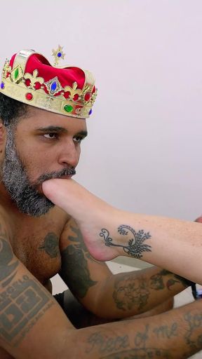 Interracial Foot Fetish: Hot Blonde Girl Gets Her Feet Sucked
