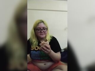 Amputee eats burger