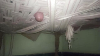 Cảnh quay cận cảnh những chàng trai nghiệp dư người Ấn Độ, dương vật to bị đâm vào hậu môn.