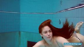 ”Perfect body teen Lola enjoys the moment”