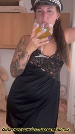 💦Pissing In A Cup After GYM