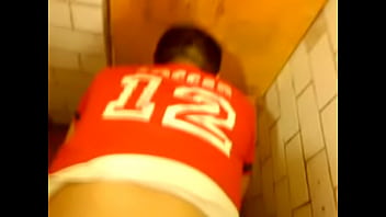 COGIENDOME EN BA&Ntilde_O P&Uacute_BLICO / FUCKING ME IN PUBLIC RESTROOM