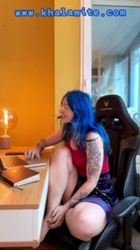 Je veux juste trouver un mec qui veut bien me baiser!! - Un fan vient me baiser fort
