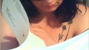 Foureyed mom with saggy titties stretching her pussy lips with fingers