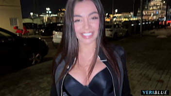 Martina Esmeraldi's big booty squirts on 1st date POV