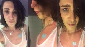 une douche tellement chaude !! rejoins moi en devenant fan