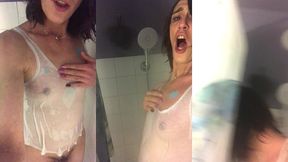 une douche tellement chaude !! rejoins moi en devenant fan