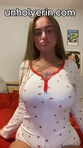 Tattooed Scottish goth fingers in her tight pussy watch her lose it on cam