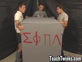 Novice Nevin Scott deep-gullets fat meatpipes to come in fraternity