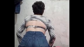 Rebolando de shortinho socado