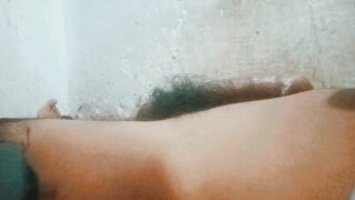 Kotitekoinen elokuva amatöörimies masturboi