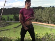 Guapo Jovencito se Corre y se Orina a Chorros al Aire Libre
