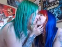 webcam lesbian kiss me